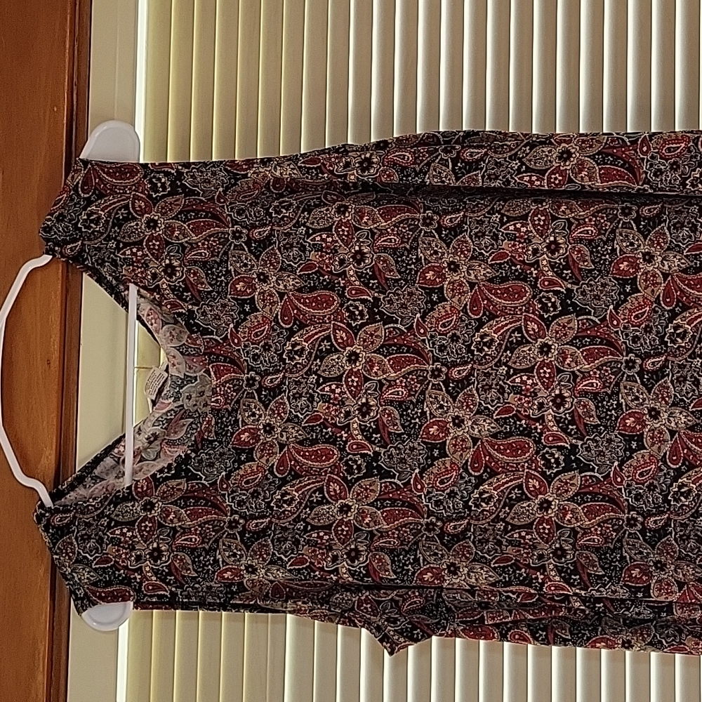 Women's Notations sleeveless top, multi color.